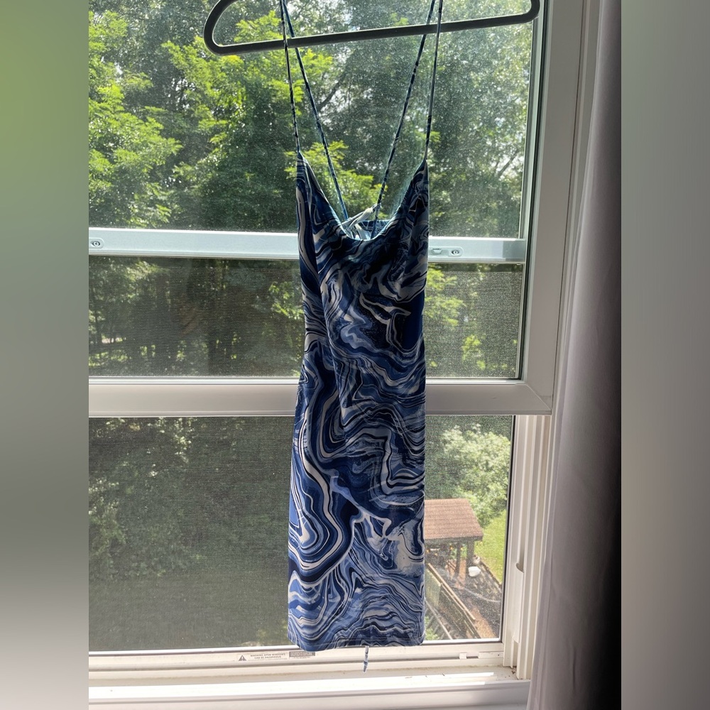 Windsor marble pattern of blues dress! Size xs, worn twice; great condition
